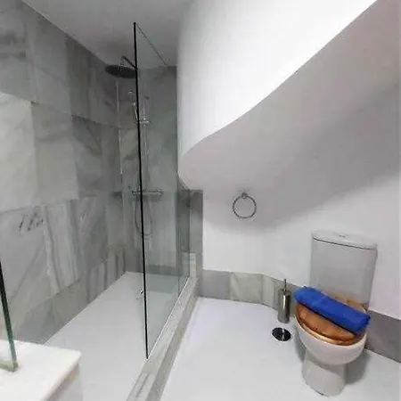 بيت للعطل Blue Breeze House With Pool Facing Sea *