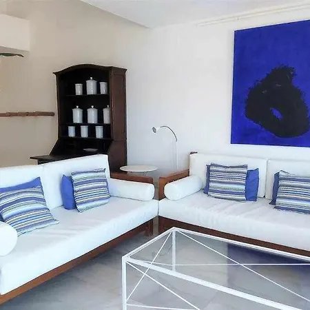 بيت للعطل Blue Breeze House With Pool Facing Sea كوراليهو