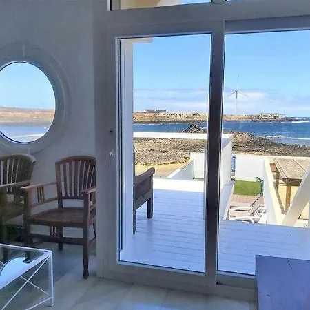 بيت للعطل Blue Breeze House With Pool Facing Sea *