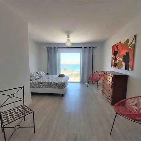 Blue Breeze House With Pool Facing Sea بيت للعطل *
