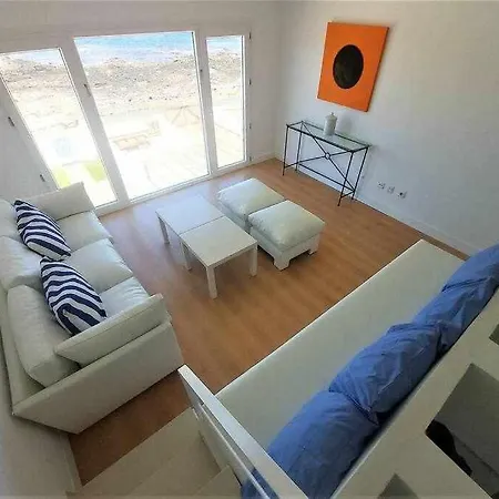 Blue Breeze House With Pool Facing Sea بيت للعطل