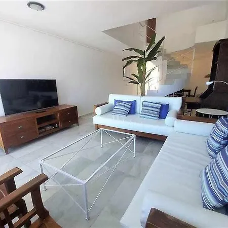 Blue Breeze House With Pool Facing Sea * كوراليهو