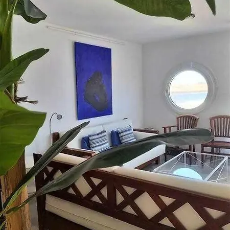 Blue Breeze House With Pool Facing Sea بيت للعطل