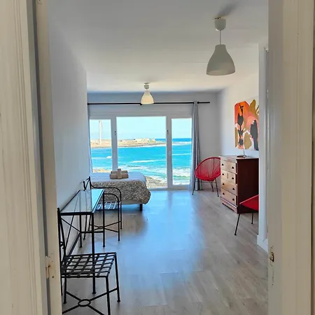 Blue Breeze House With Pool Facing Sea بيت للعطل