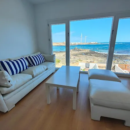 Blue Breeze House With Pool Facing Sea بيت للعطل *