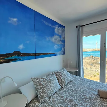 Blue Breeze House With Pool Facing Sea بيت للعطل