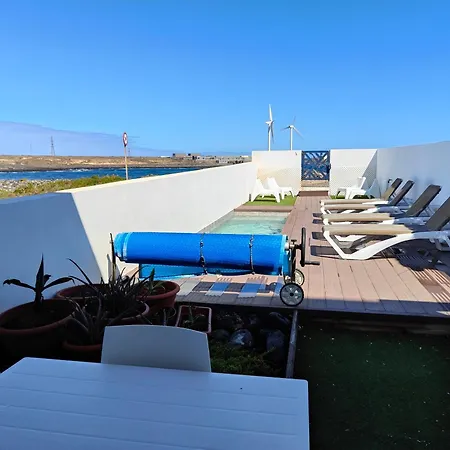 Blue Breeze House With Pool Facing Sea بيت للعطل كوراليهو